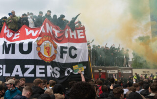 Manchester United protest kibiców mecz Galzers Out fani Premier League właściciele