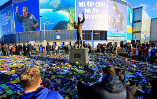 Emiliano Sala Cardiff stadion Neil Warnock kibice Premier League transfer tragedia wypadek koszulki szaliki
